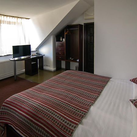 Knyazha Hora Hotel Kaniv Room photo